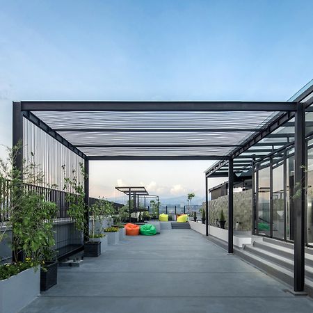 Zest Sukajadi Bandung By Swiss-Belhotel International Екстериор снимка