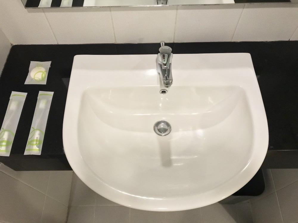 Zest Sukajadi Bandung By Swiss-Belhotel International Екстериор снимка