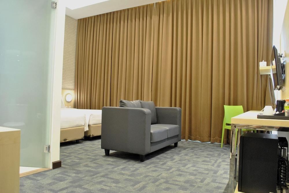 Zest Sukajadi Bandung By Swiss-Belhotel International Екстериор снимка