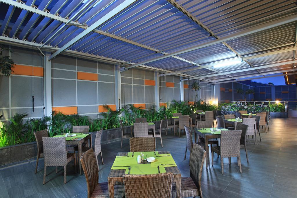 Zest Sukajadi Bandung By Swiss-Belhotel International Екстериор снимка