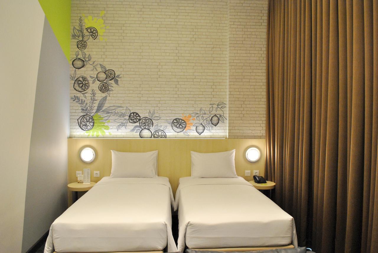 Zest Sukajadi Bandung By Swiss-Belhotel International Екстериор снимка