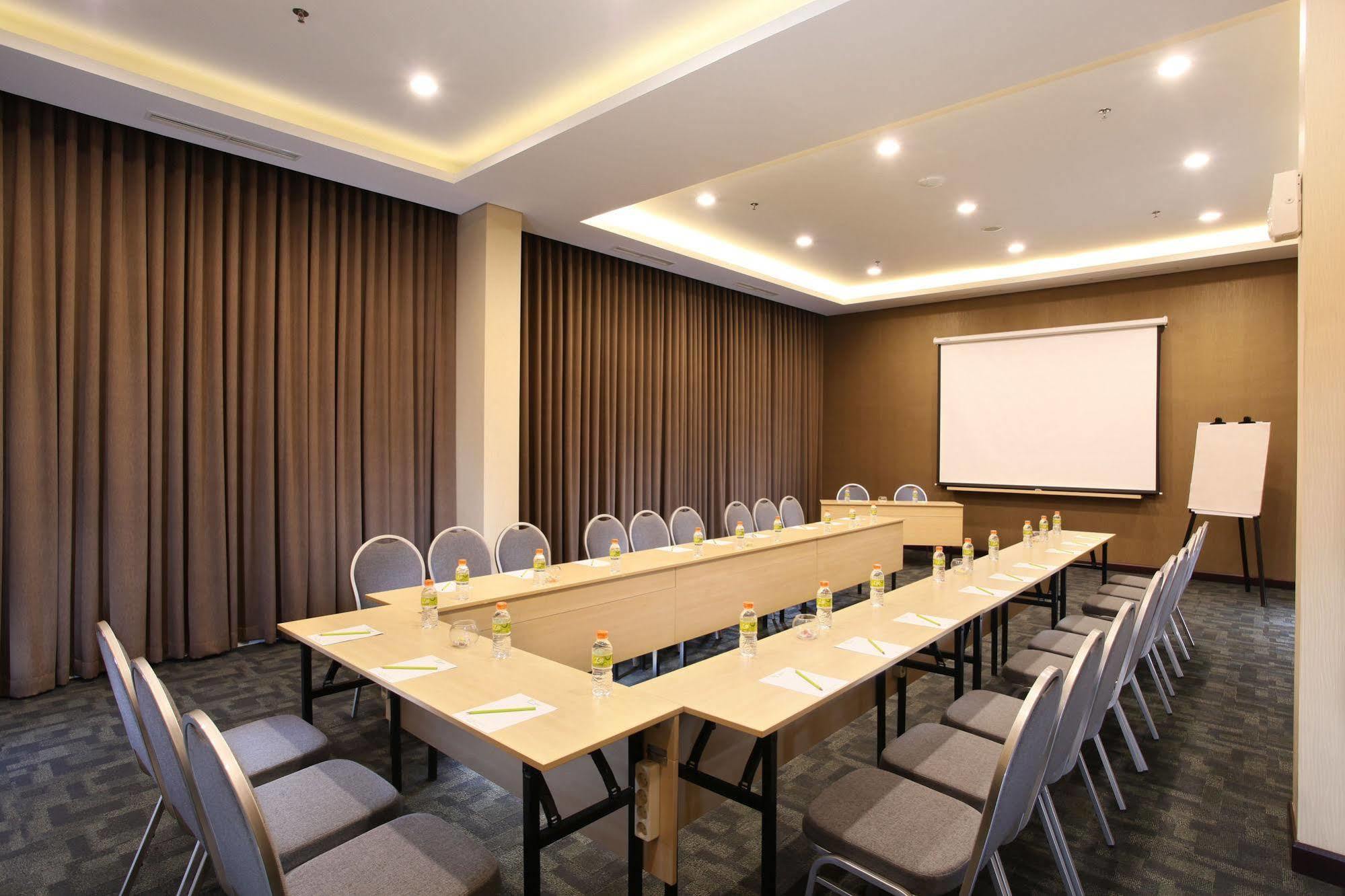 Zest Sukajadi Bandung By Swiss-Belhotel International Екстериор снимка